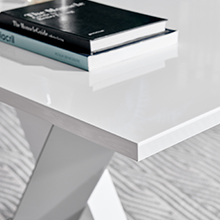 corner detail white high gloss table top