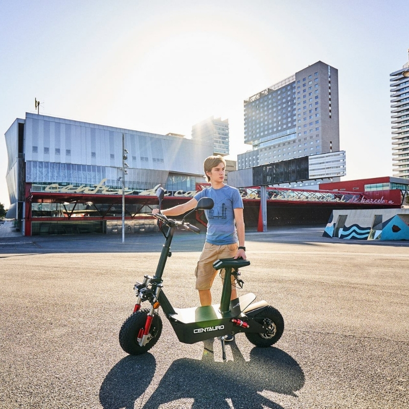 Patinete eléctrico matriculable con asiento Centauro