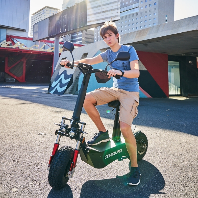 Scooter eléctrico matriculable con asiento Centauro máxima potencia